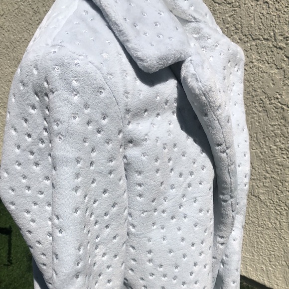 Revolve Superdown faux fur coat in grey metallic - Picture 5 of 7